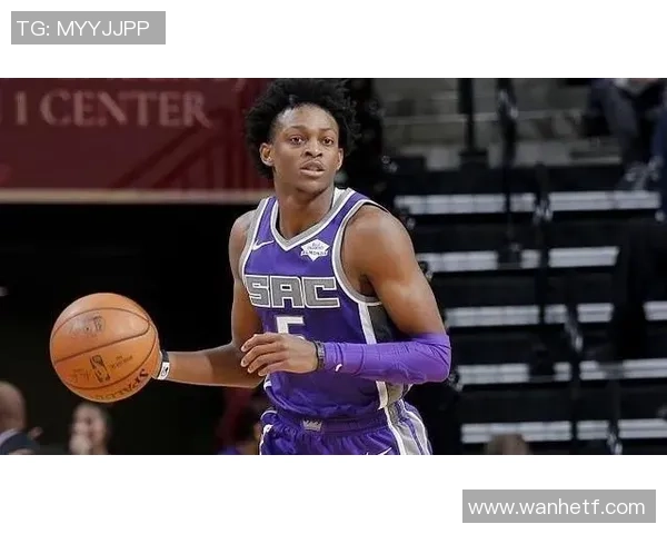 德阿隆福克斯:从新星崛起到NBA全明星的辉煌之路 德阿隆福克斯:从新星崛起到NBA全明星的辉煌之路